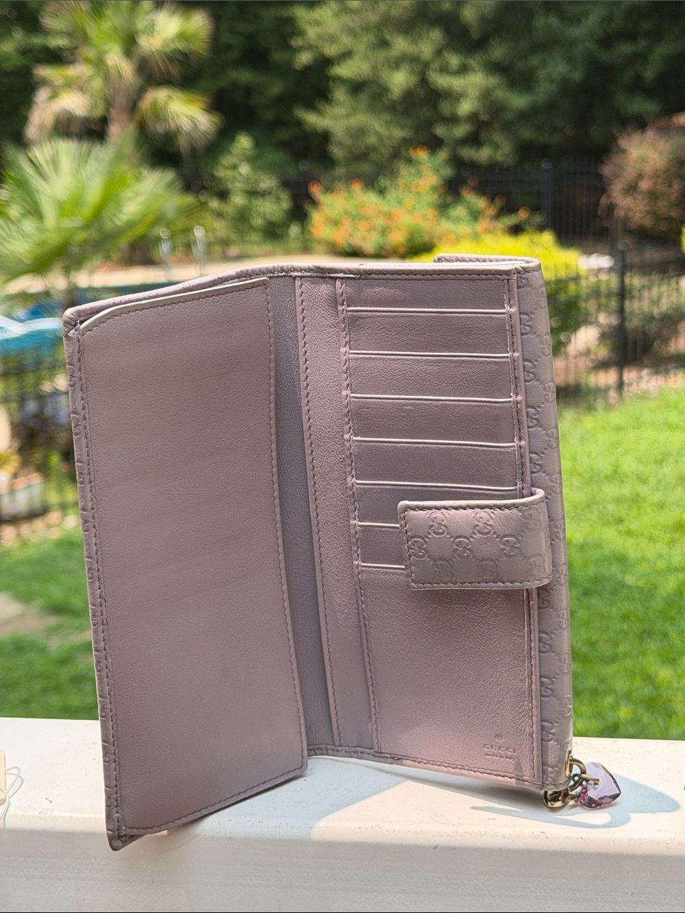 Gucci RARE Vintage LILAC Embossed GG Leather Wallet Clutch - Picture 14 of 17